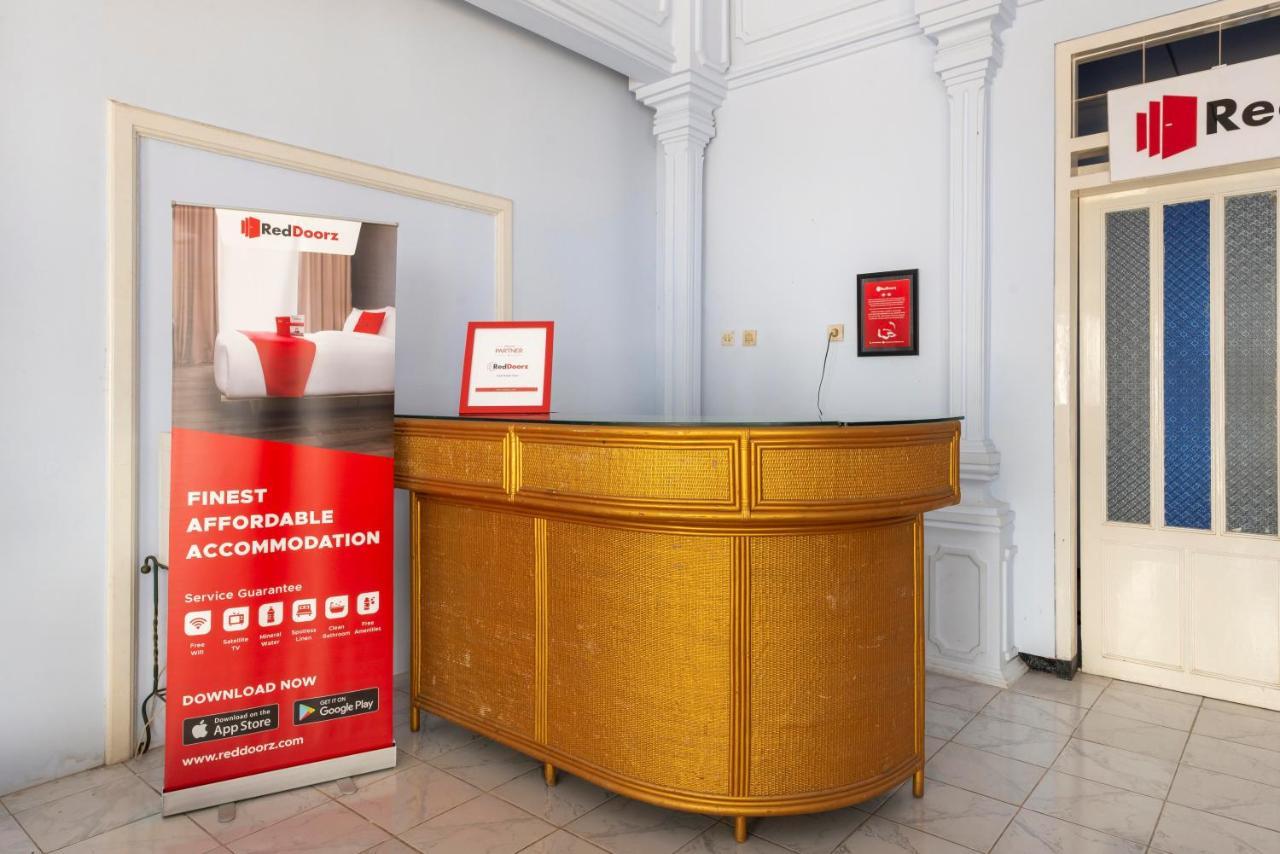 Reddoorz Syariah @ Bondowoso City Center Exterior foto